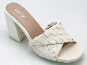 Mia "Minna" Sandal